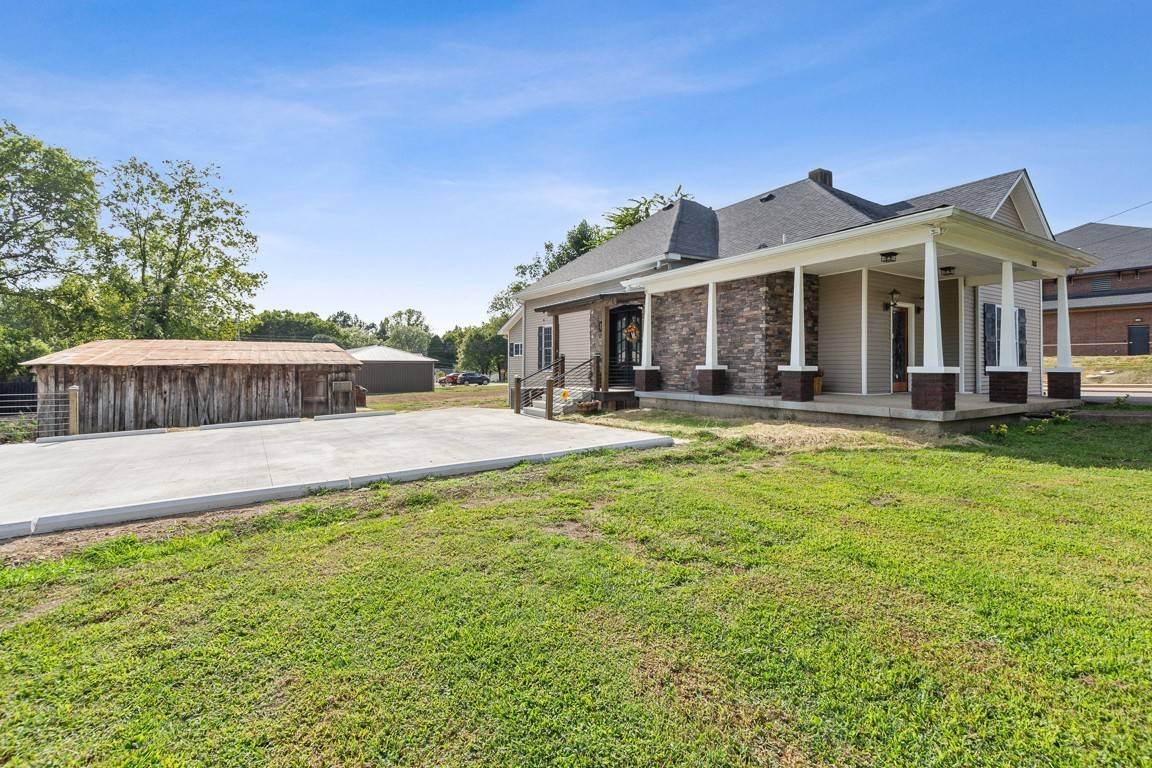 308 N Main St, Ashland City, TN 37015