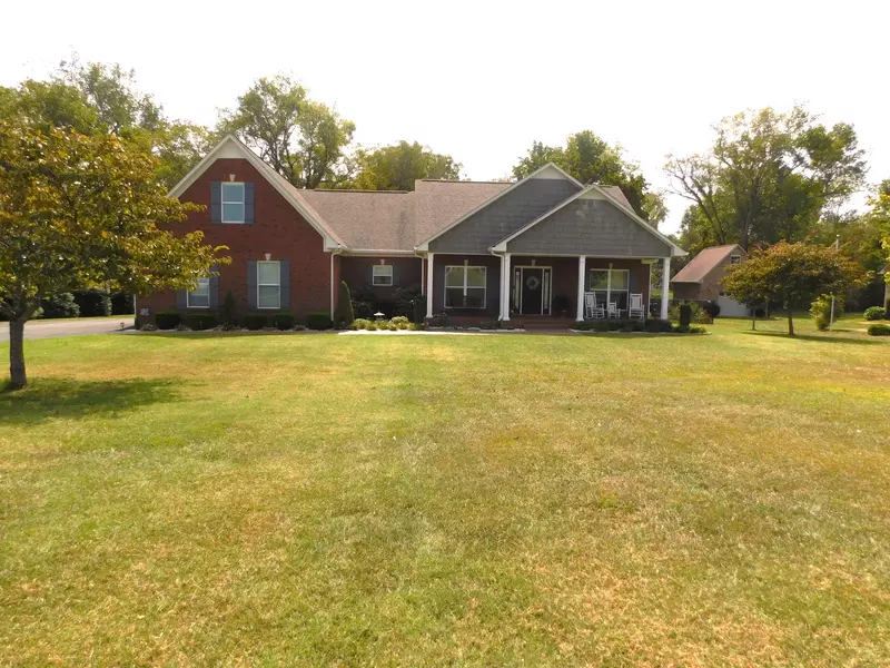 1418 Polo Fields Ln, Columbia, TN 38401