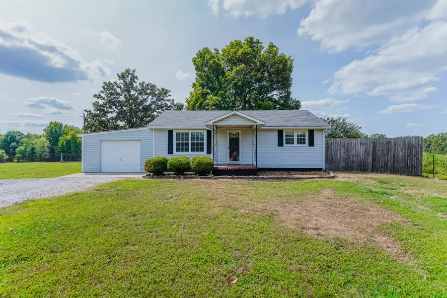 45 Bates Rd, Taft, TN 38488