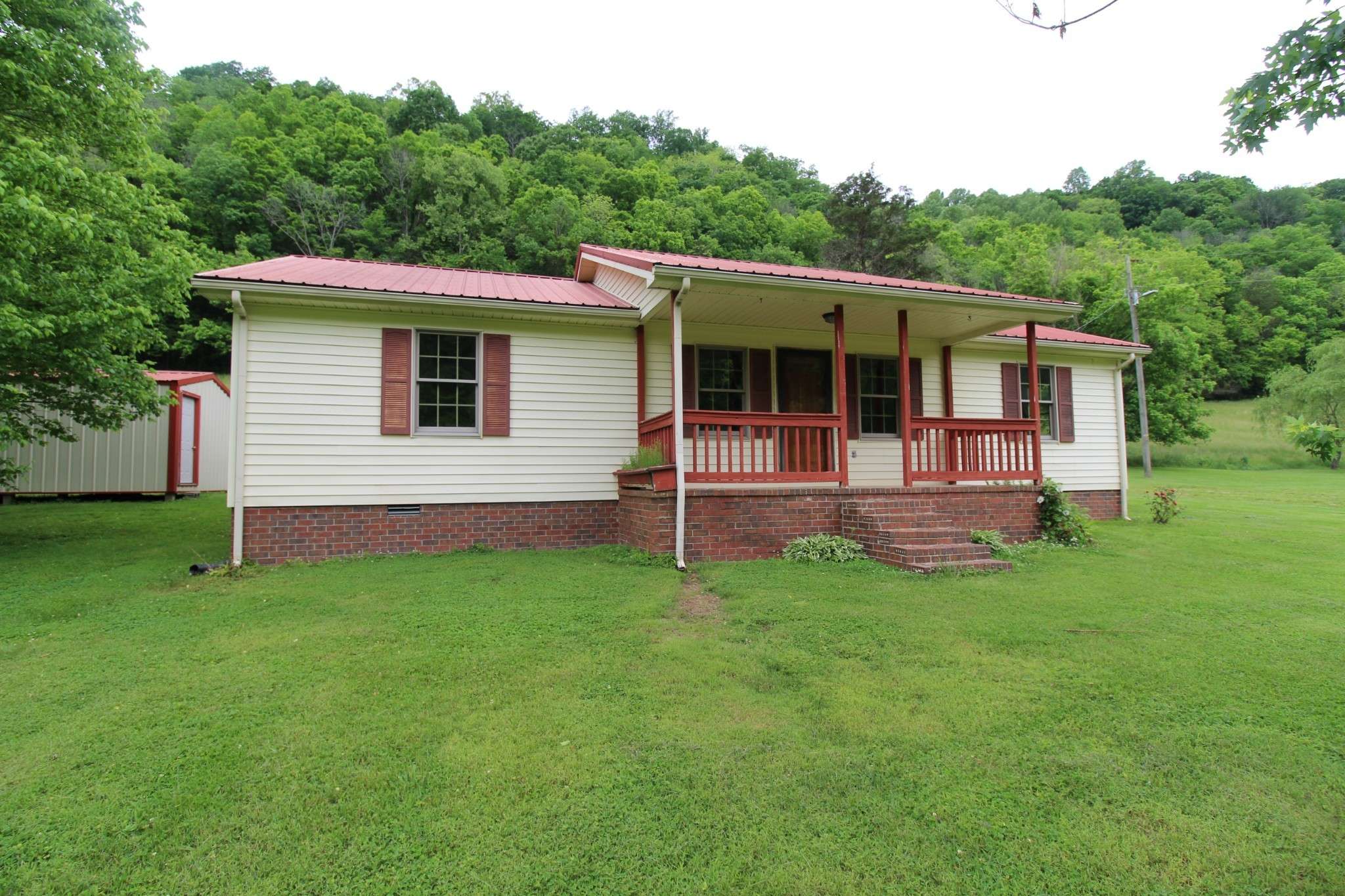 Lafayette, TN 37083,2492 Hartsville Road