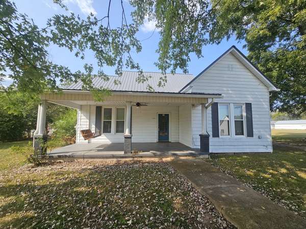 404 Elm St,  Clifton,  TN 38425