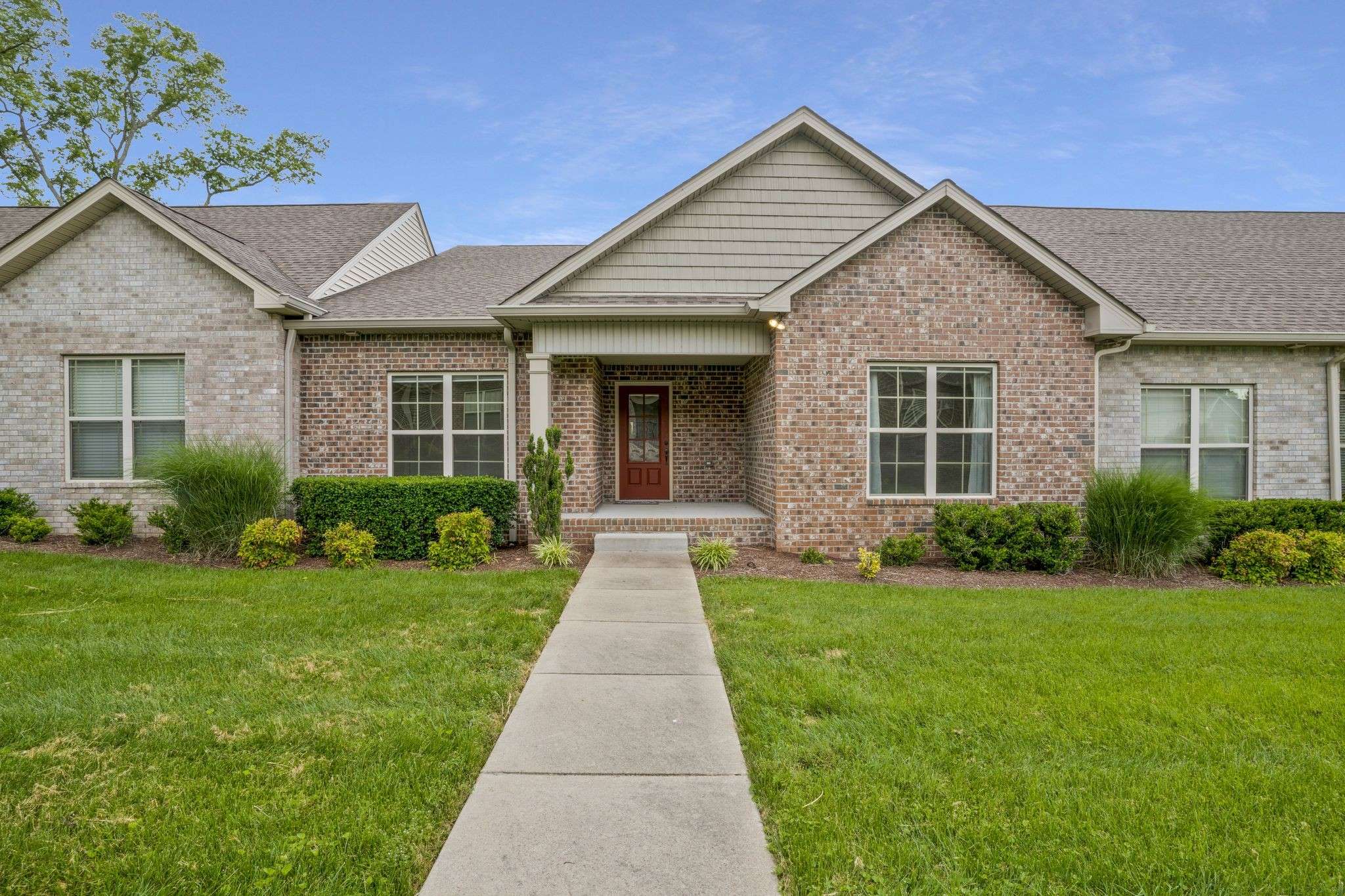 136 Odie Ray St #B, Gallatin, TN 37066