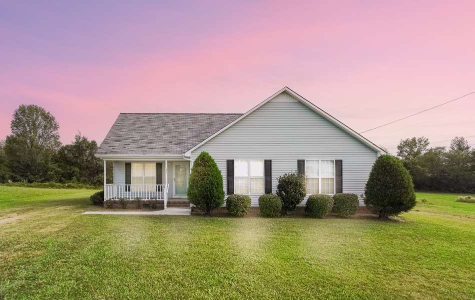 42 Hunters Ridge Dr, Fayetteville, TN 37334