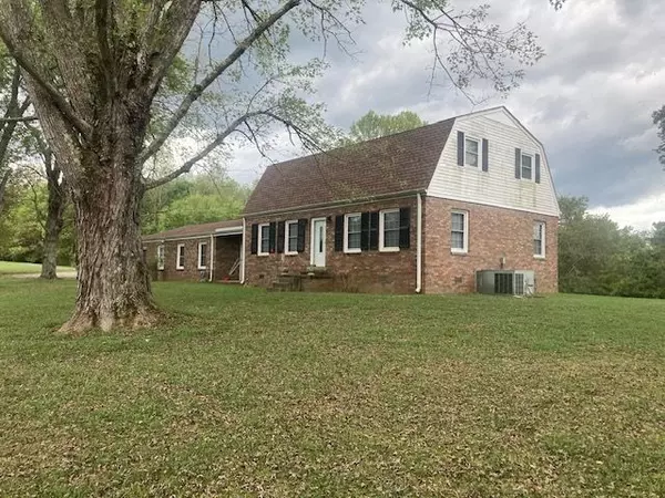 Dickson, TN 37055,990 E Piney Rd