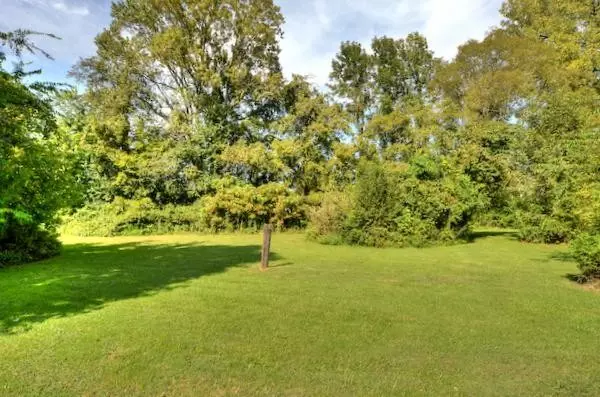 White House, TN 37188,2813 Hwy 31 W
