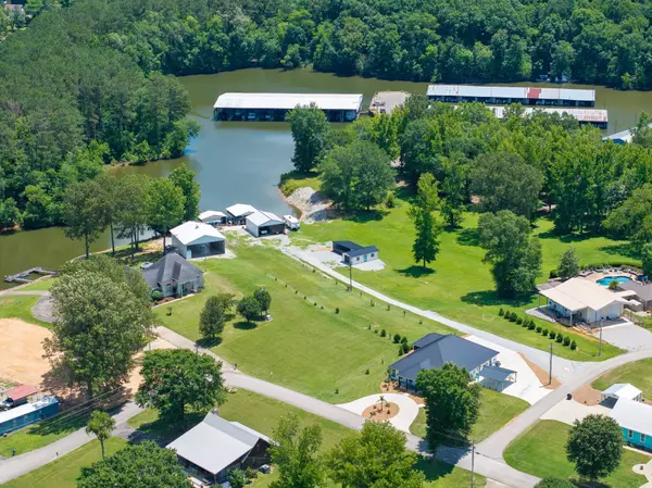Decaturville, TN 38329,348 Yarbro Harbor Dr