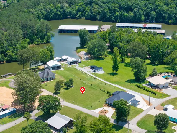 Decaturville, TN 38329,348 Yarbro Harbor Dr