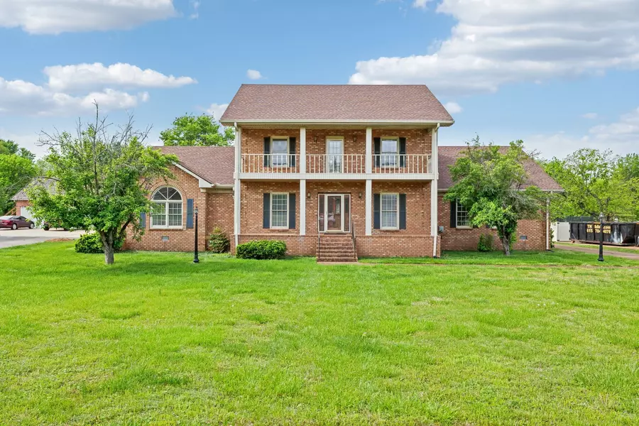 2216 Ewing Dr, Lebanon, TN 37087
