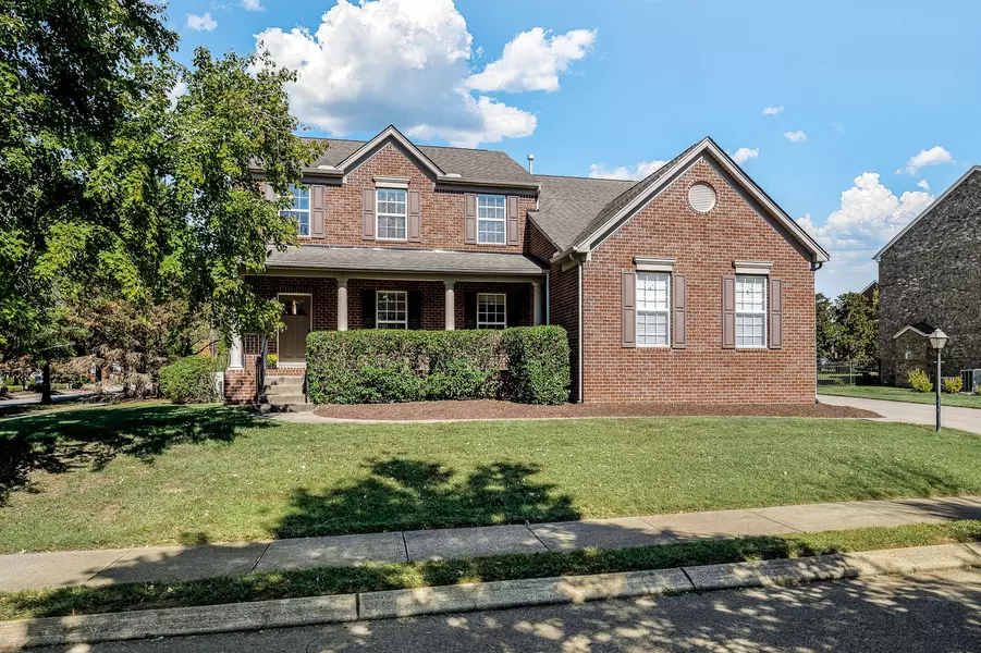 1001 Golden Leaf Ln, Hendersonville, TN 37075