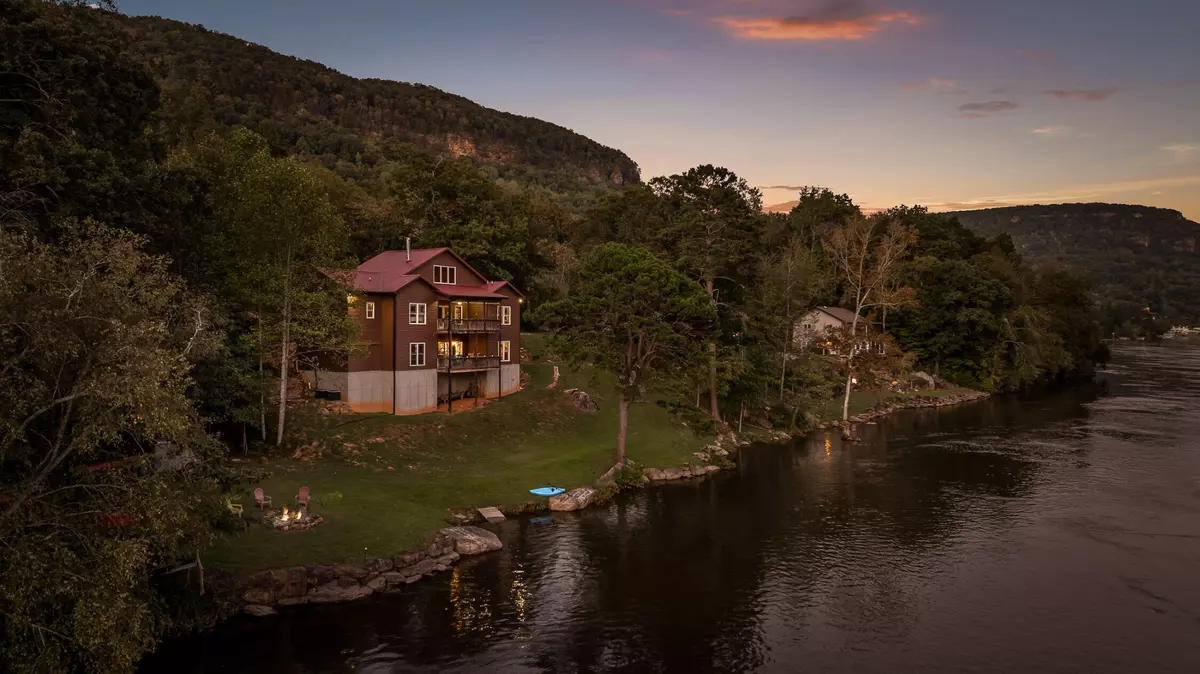 Chattanooga, TN 37405,21010 River Canyon Road