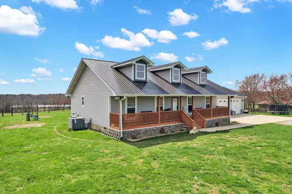 345 Through The Field Lane, Pikeville, TN 37367