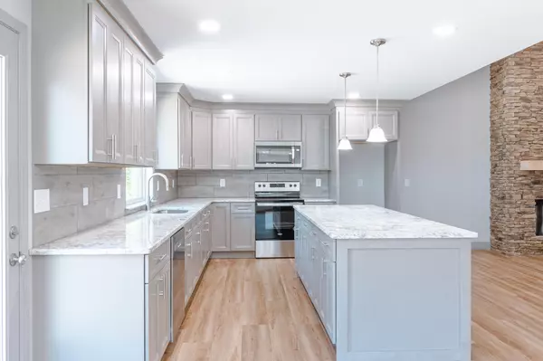 Chatsworth, GA 30705,142 Flag Way