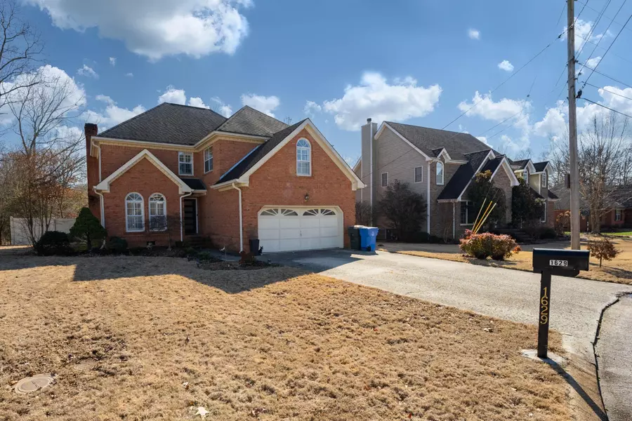 1629 Brook Manor Drive, Hixson, TN 37343