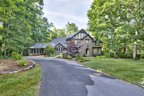 Signal Mountain, TN 37377,502 Fern Trail