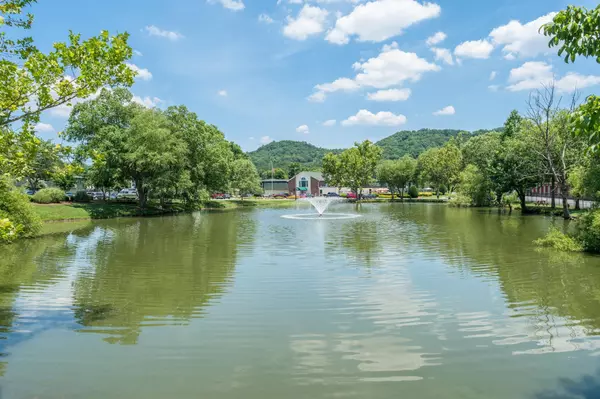 Chattanooga, TN 37405,900 Mountain Creek Road #11