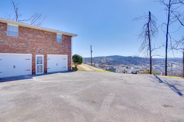 Chattanooga, TN 37421,3703 Vineyard Lane