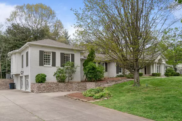 Nashville, TN 37215,5932 Robert E Lee Dr