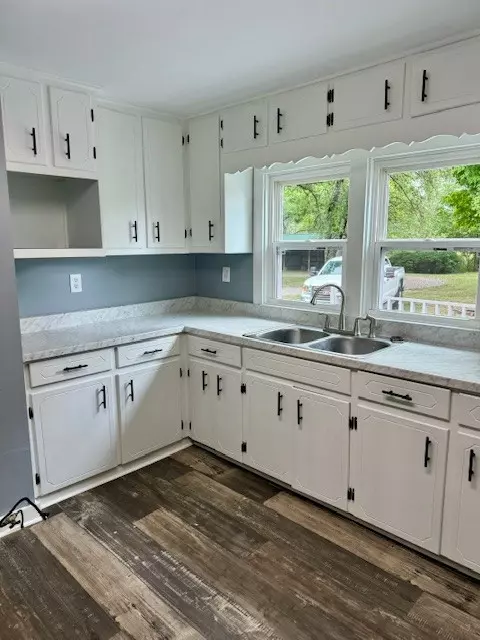 Lawrenceburg, TN 38464,11 Genson Rd