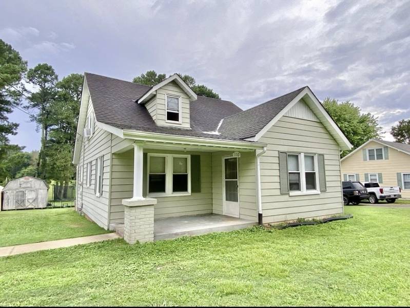 110 E Main St, Loretto, TN 38469