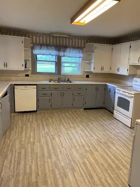 South Pittsburg, TN 37380,217 Birch Avenue