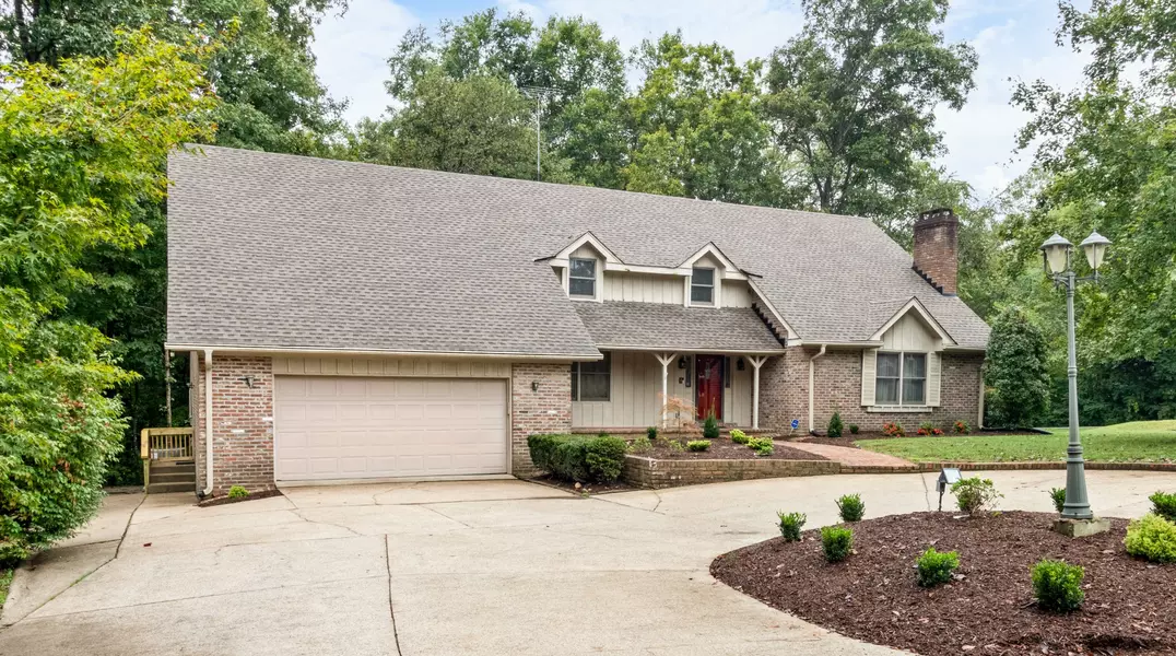 4 Hillwood Ct, Clarksville, TN 37043