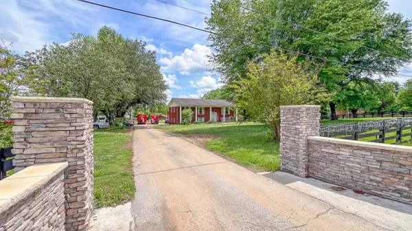 Columbia, TN 38401,2358 Nashville Hwy