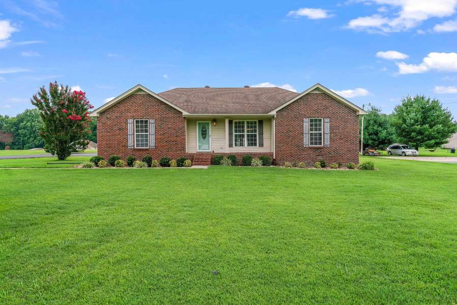 294 Stevens Cir, Lafayette, TN 37083