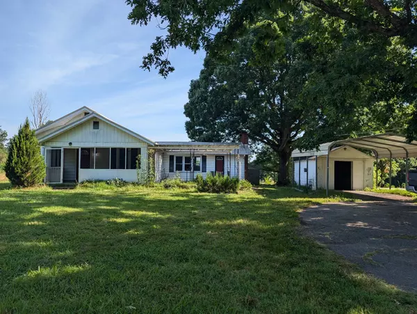 810 Pond Rd, Dickson, TN 37055