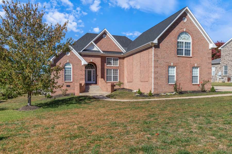 1070 Kacie Dr, Pleasant View, TN 37146