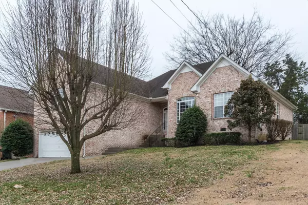 Hendersonville, TN 37075,110 Breakwater N