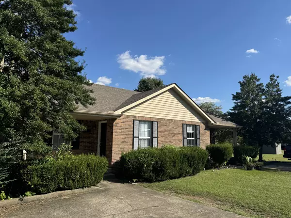 423 Cook Dr #A, Clarksville, TN 37042