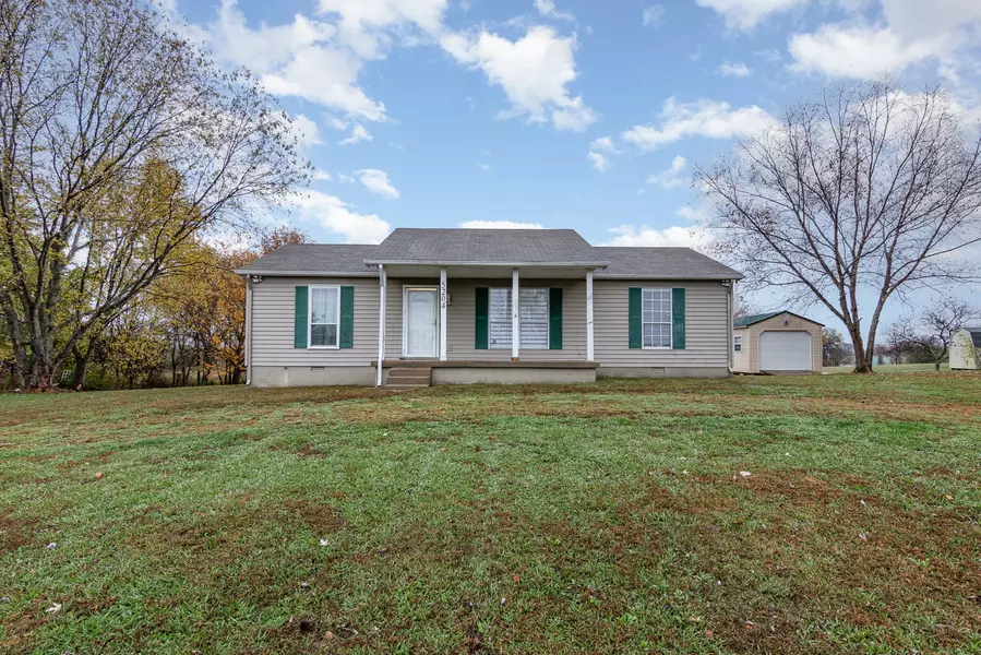 5204 Drake Rd, Cedar Hill, TN 37032