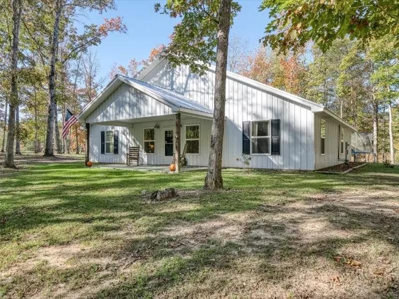 865 Little Hurricane Ln, Monterey, TN 38574