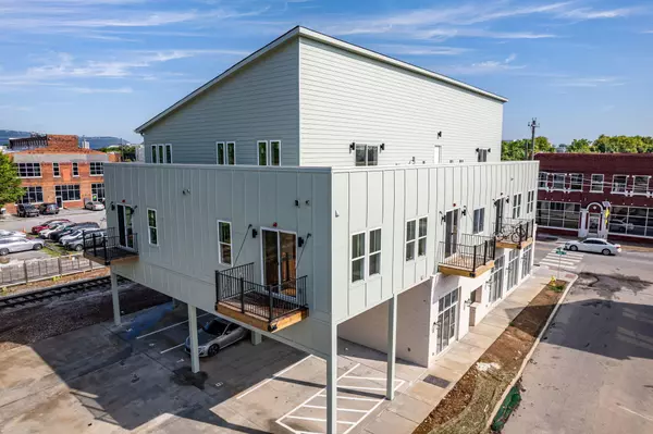 Chattanooga, TN 37408,1511 Adams Street #301