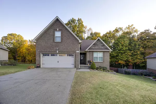 208 E Winterberry Trl, White House, TN 37188