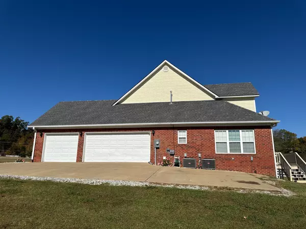 Jackson, TN 38305,331 Country Chase Dr