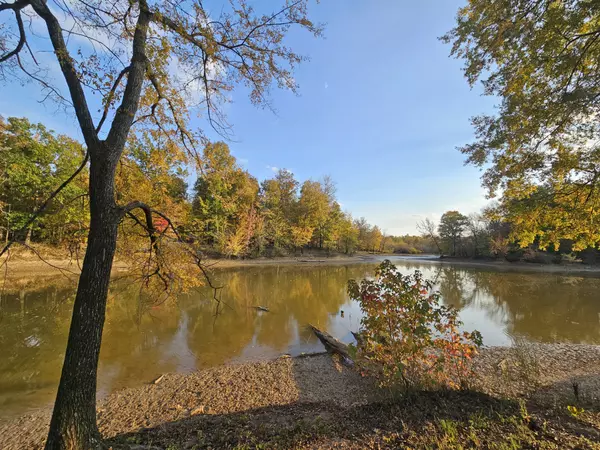 Clifton, TN 38425,328 Duck Blind Rd