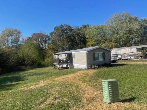 121 Sealtest Dr, Hohenwald, TN 38462