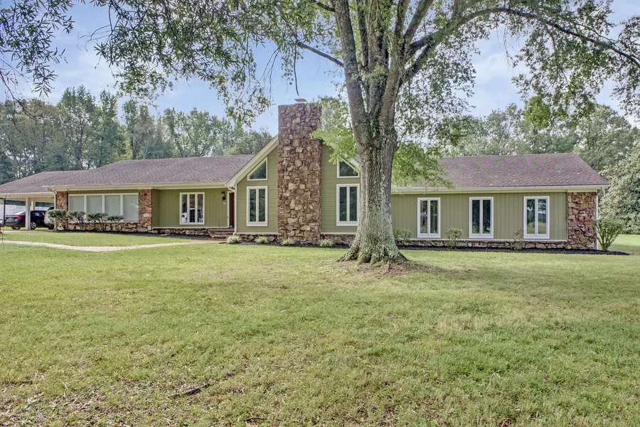 23 Forked Oak Ln, Humboldt, TN 38343