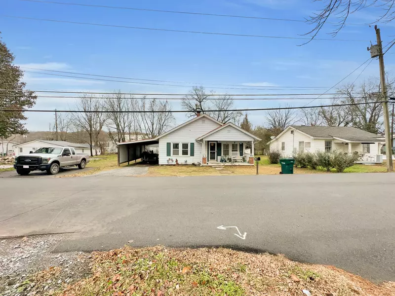 203 E Wyly St, Waverly, TN 37185