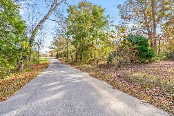 Southside, TN 37171,1402 Moore Lane