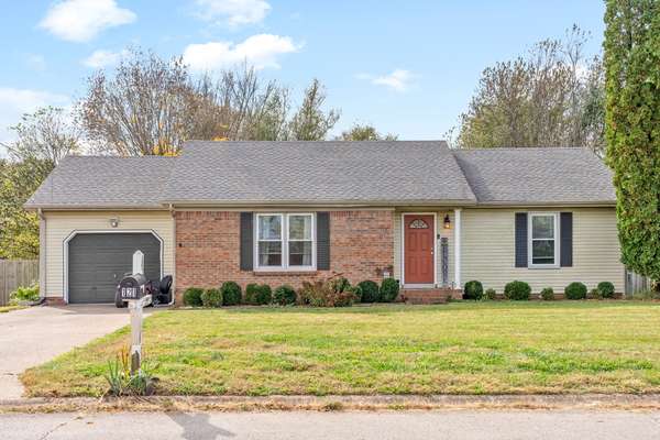 121 Man O War Dr, Oak Grove, KY 42262