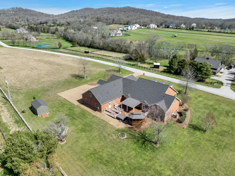 2805 Leonard Creek Ln, Arrington, TN 37014