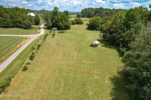 Dandridge, TN 37725,2 Zirkle Rd