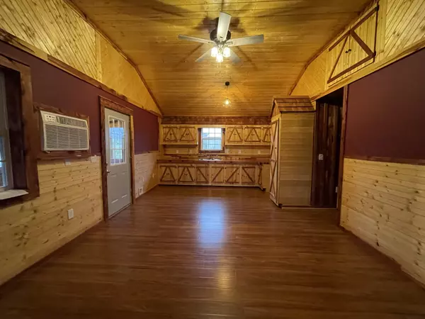 Red Boiling Springs, TN 37150,3137 Oak Grove Rd