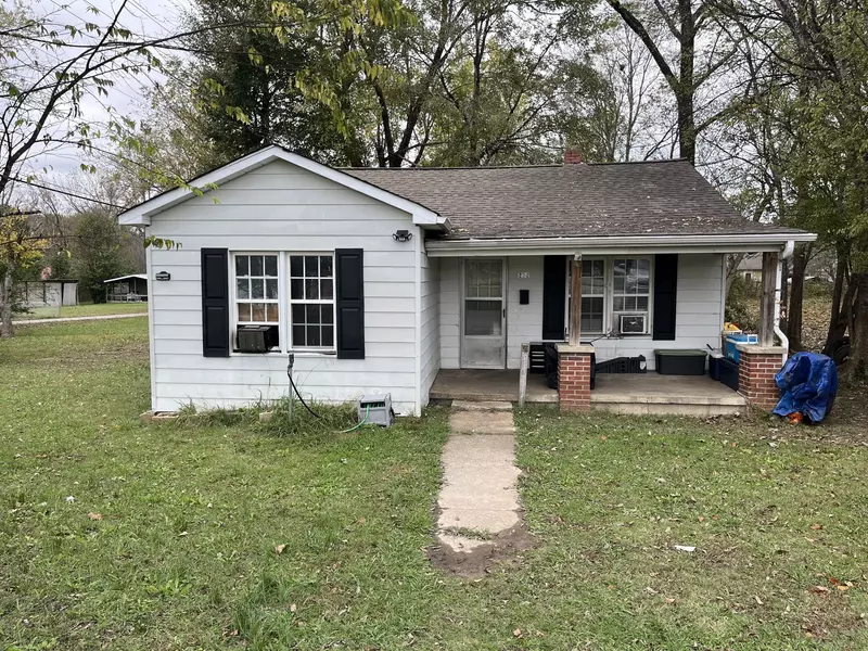 222 W 3rd St, Parsons, TN 38363