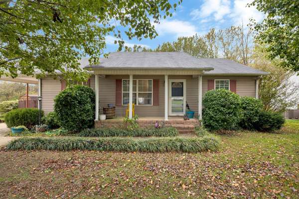 208 Canova Dr, Shelbyville, TN 37160