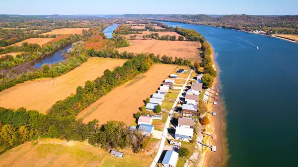 Decaturville, TN 38329,7525 Mount Carmel Rd