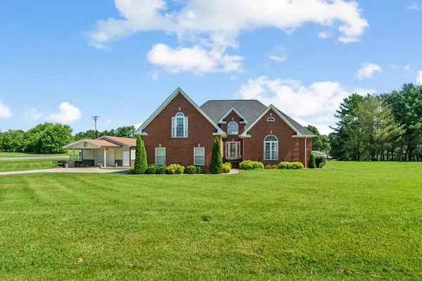 33 Sunrise Dr, Lafayette, TN 37083