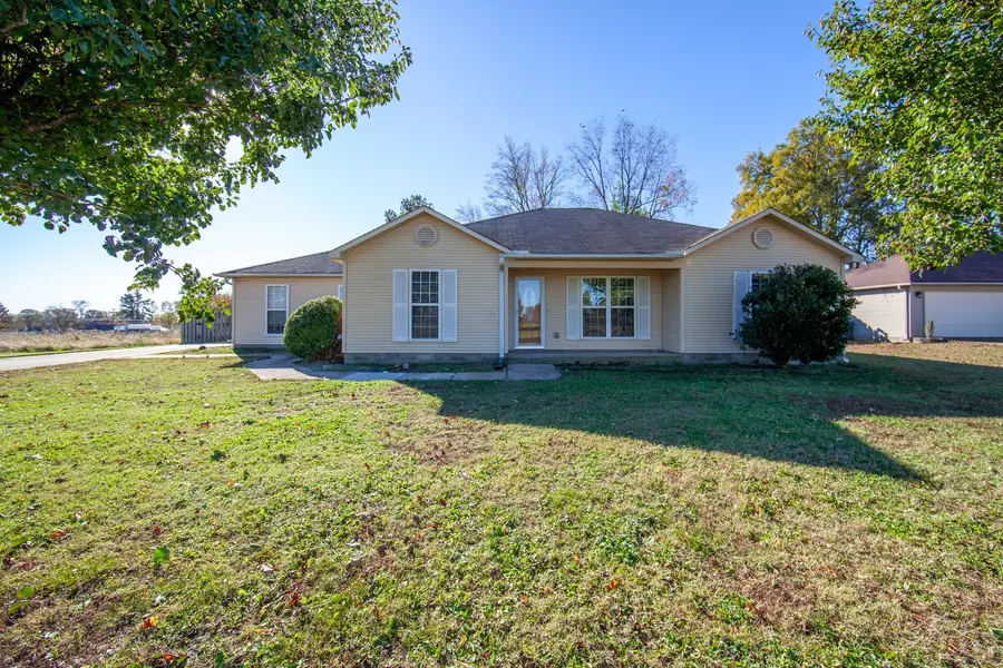 240 Aaron Dr, Alamo, TN 38001